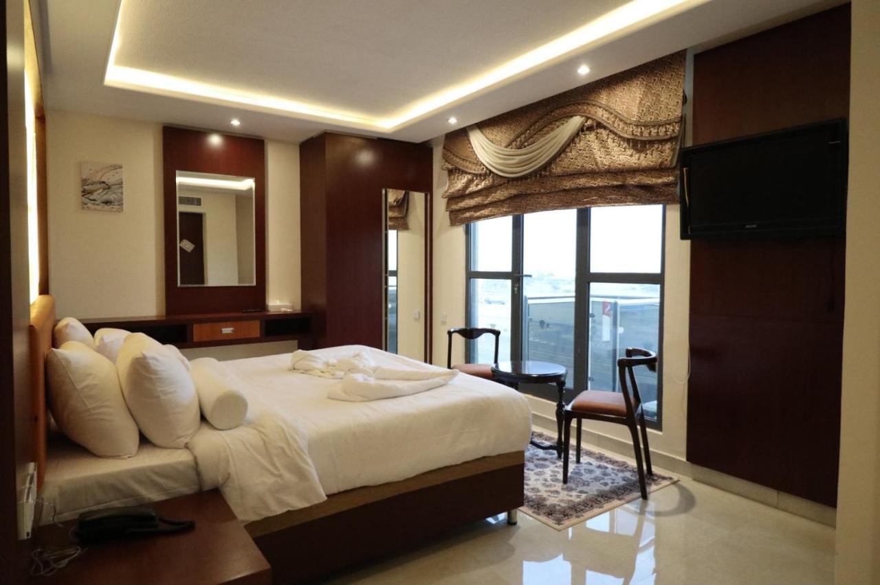 Hotel Tribes 3*