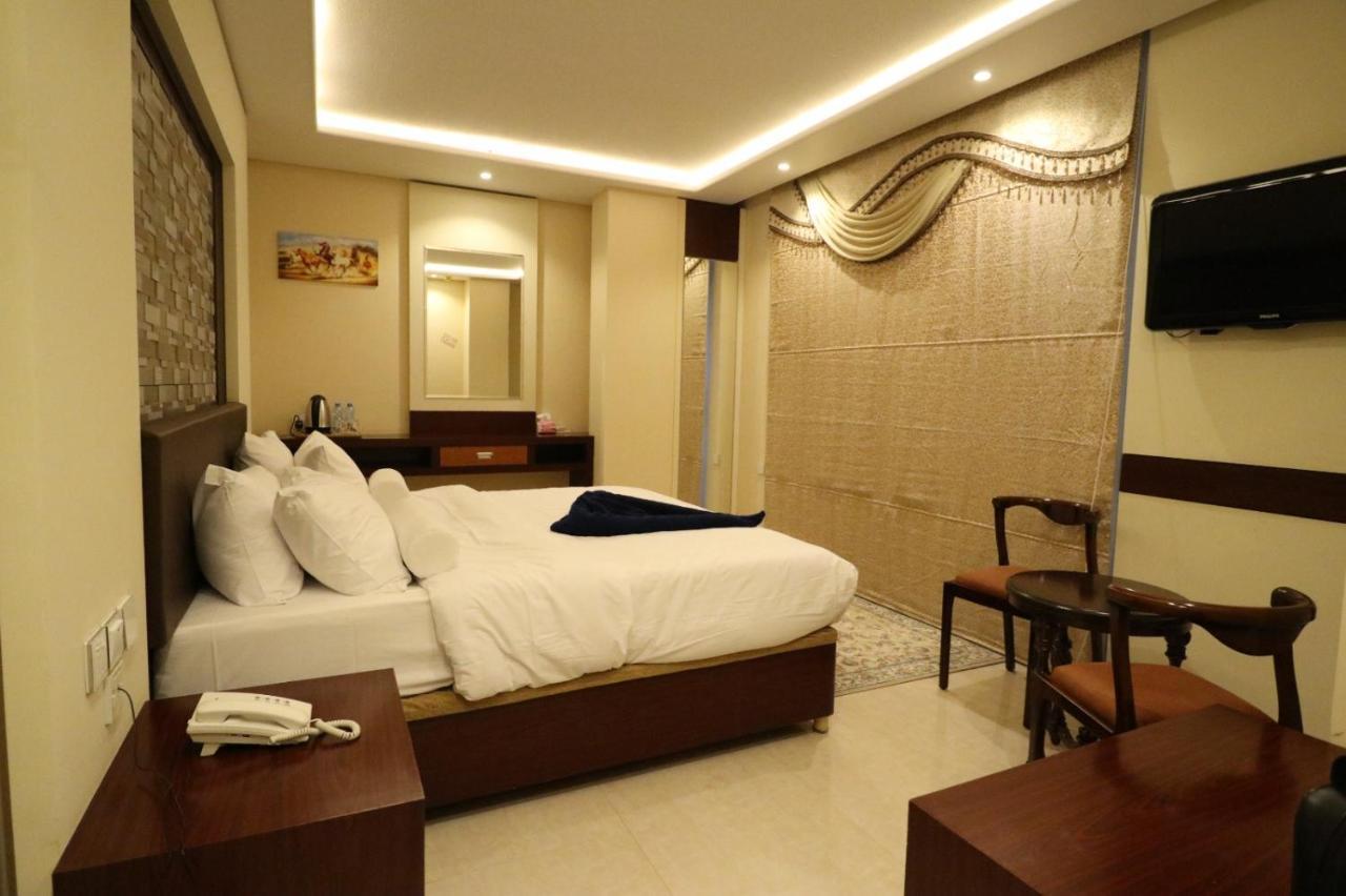 Hotel Tribes 3*